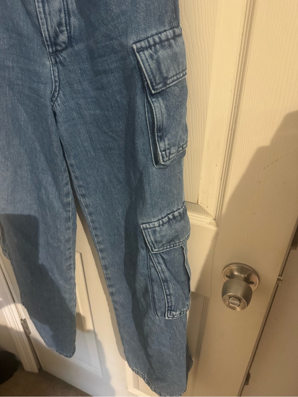 Favorite Daughter The Carly Cargo Jeans in Highway Size 26 - Picture 5 of 16